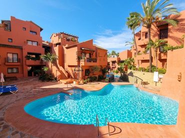 Flat with pool for sale in Jardines de Don Carlos