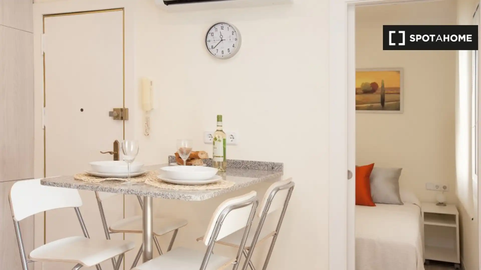 Comedor de Piso de alquiler en  Barcelona Capital con Aire acondicionado, Calefacción y Amueblado