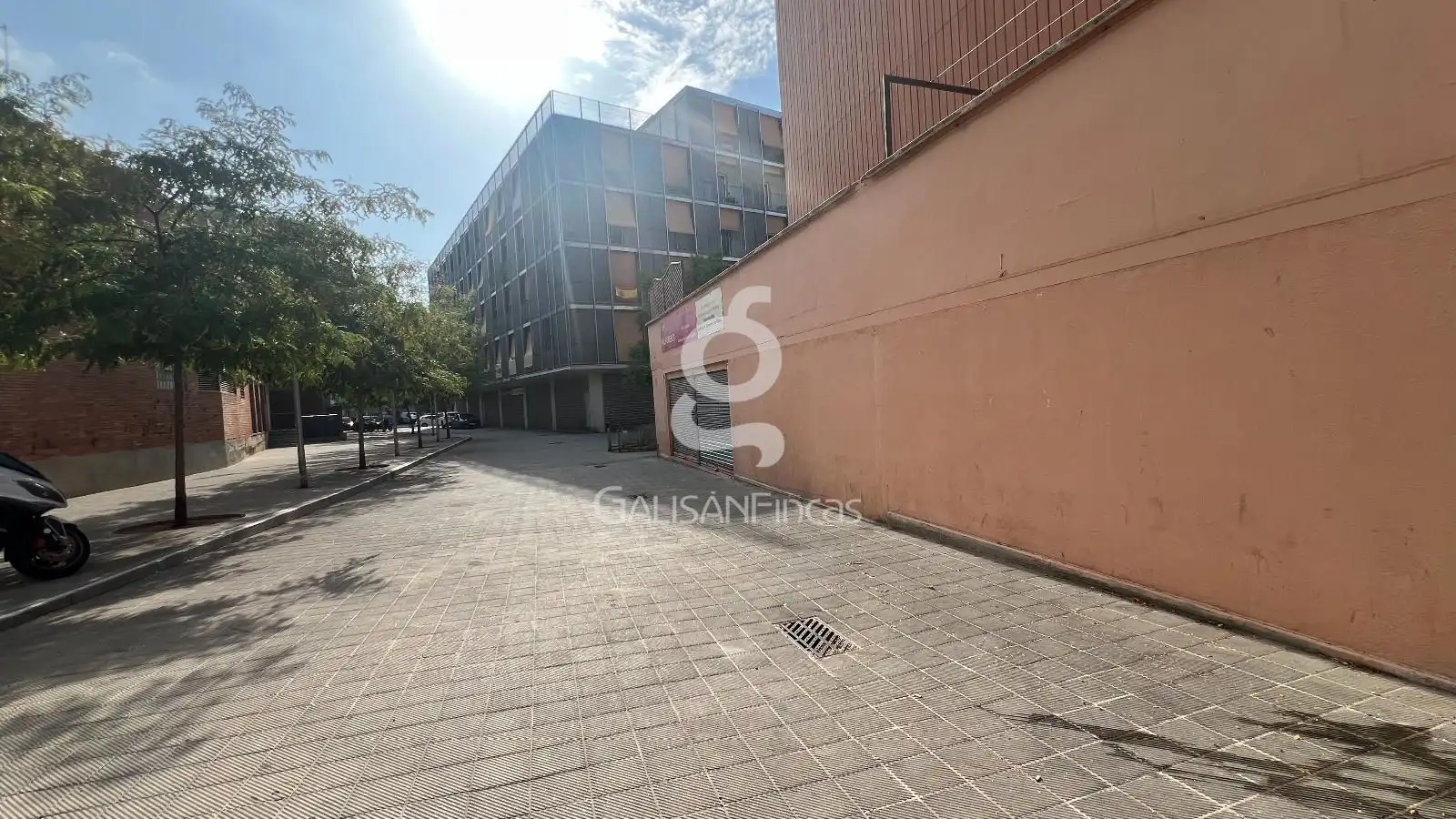 Vista exterior de Local de lloguer en Cornellà de Llobregat