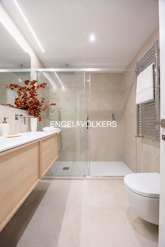 Bany de Apartament en venda en  Madrid Capital amb Aire condicionat, Calefacció i Traster