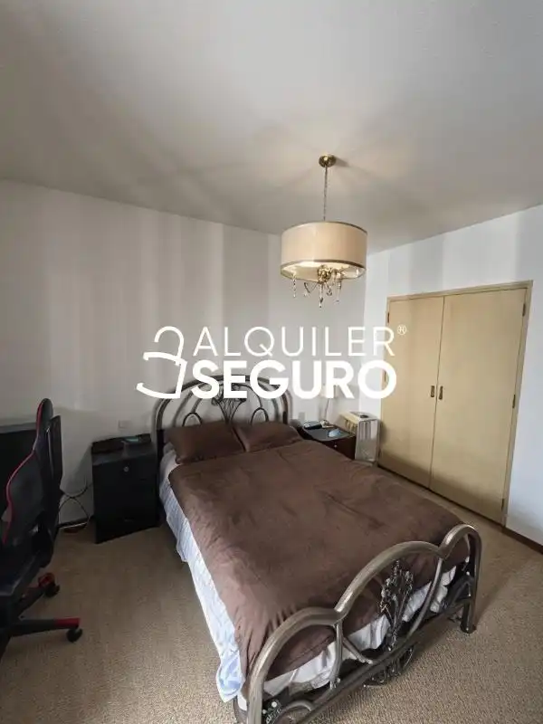 Habitación de Piso de alquiler en Granada con Terraza y Amueblado
