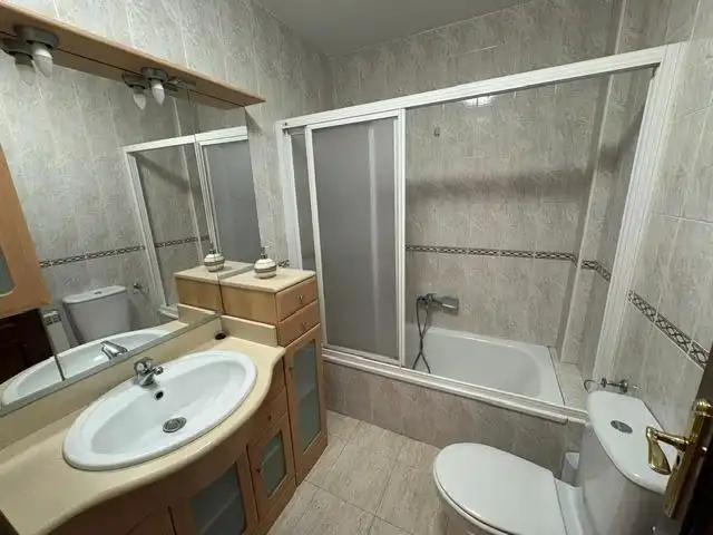 Bathroom of Houses for rent in Granada  with Terrace and Furnished
