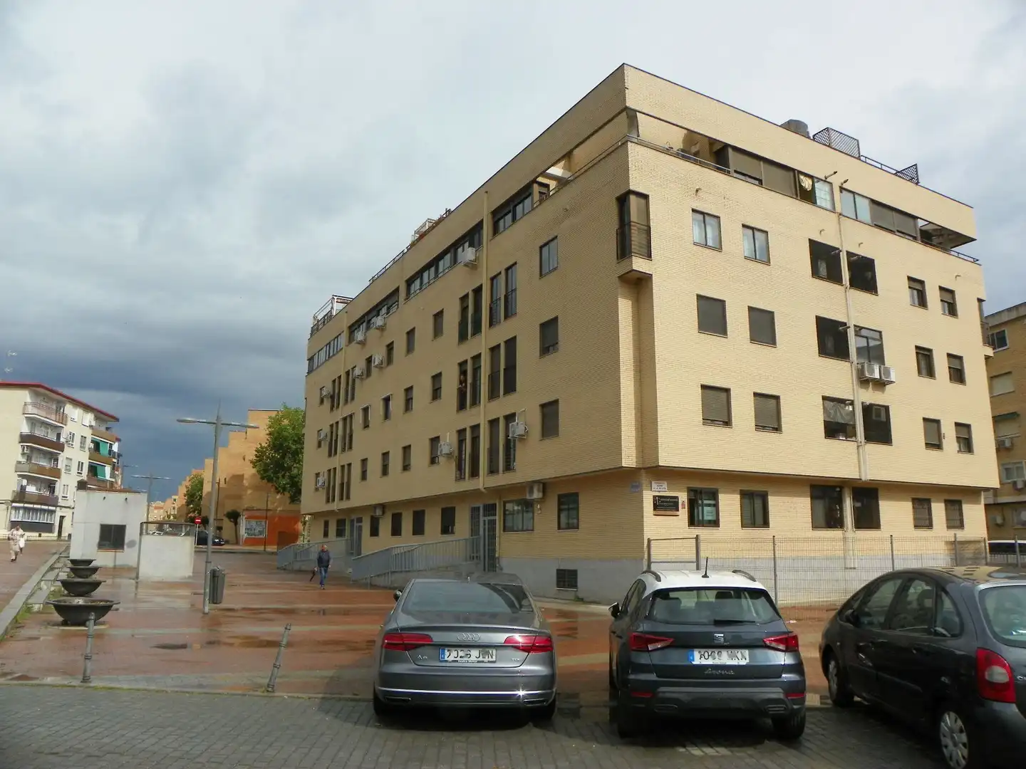 Vista exterior de Àtic de lloguer en Parla amb Calefacció i Terrassa