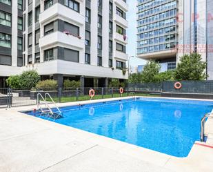 Swimming pool of Flat to rent in  Madrid Capital  with Air Conditioner, Heating and Parquet flooring