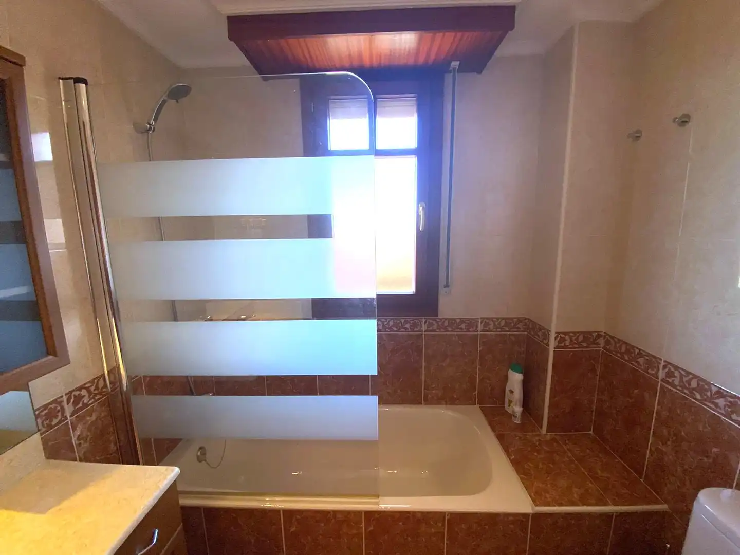 Bany de Casa adosada en venda en Castro-Urdiales amb Calefacció, Parquet i Terrassa