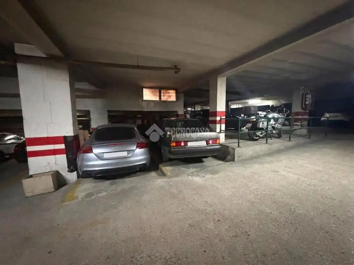 Aparcament de Pis en venda en Valladolid amb Calefacció, Parquet i Terrassa
