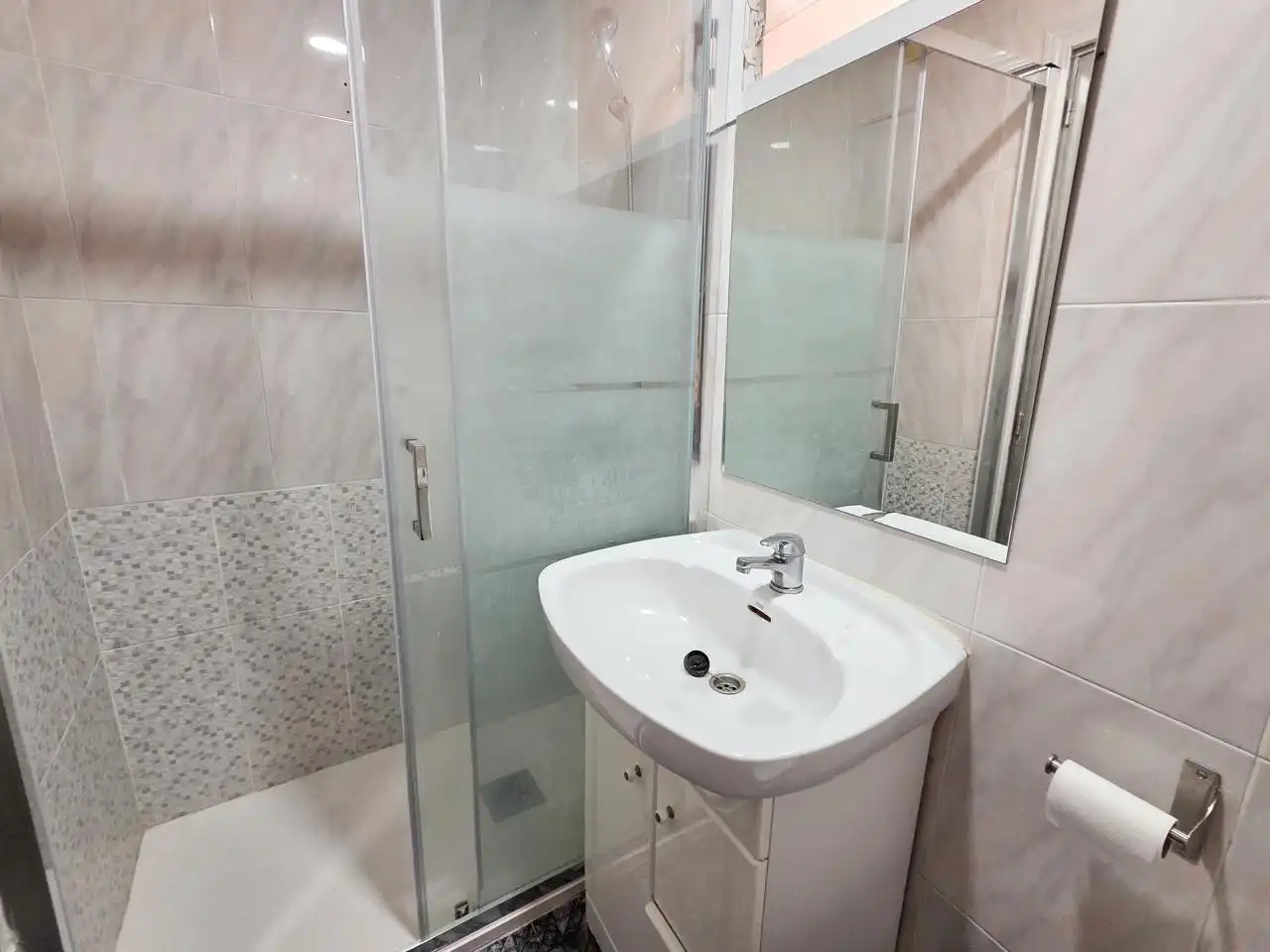 Bathroom of Flat for rent in Elche / Elx  with Furnished and Balcony