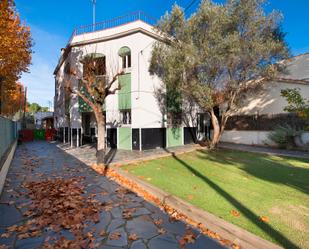 Vista exterior de Casa o xalet en venda en Sant Cugat del Vallès amb Aire condicionat, Calefacció i Jardí privat