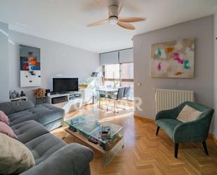 Living room of Flat for sale in  Madrid Capital