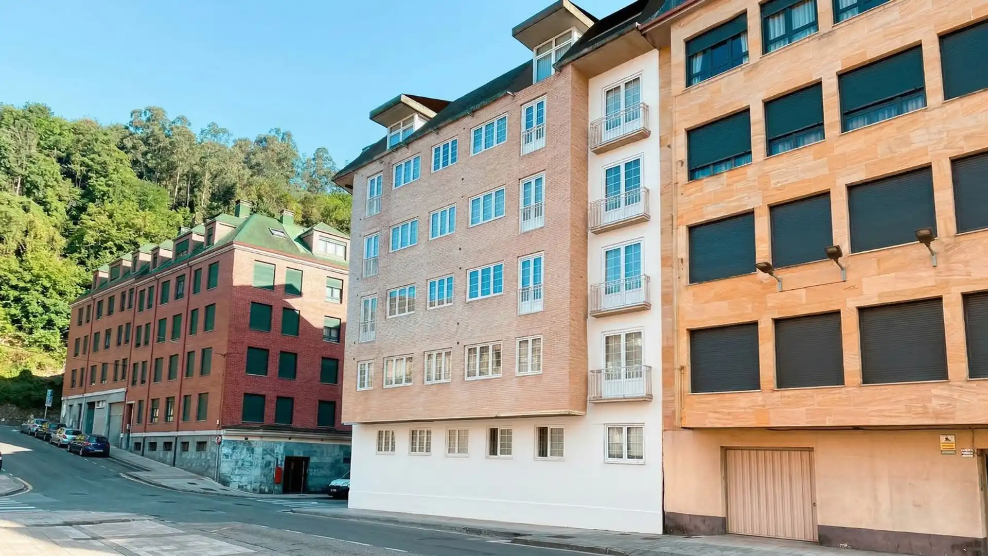 Vista exterior de Piso en venta en San Martín del Rey Aurelio con Calefacción y Piscina