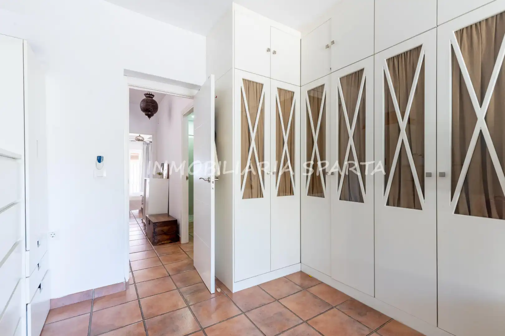 Casa adosada en venta en Gelves con Terraza, Horno y Lavadora