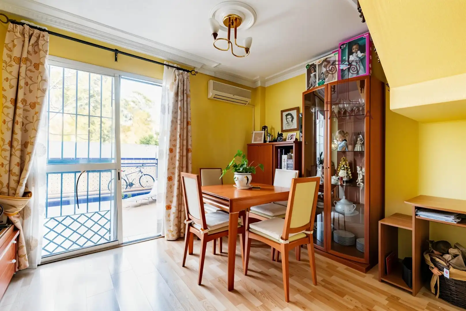 Comedor de Casa adosada en venta en Tomares con Aire acondicionado, Terraza y Trastero