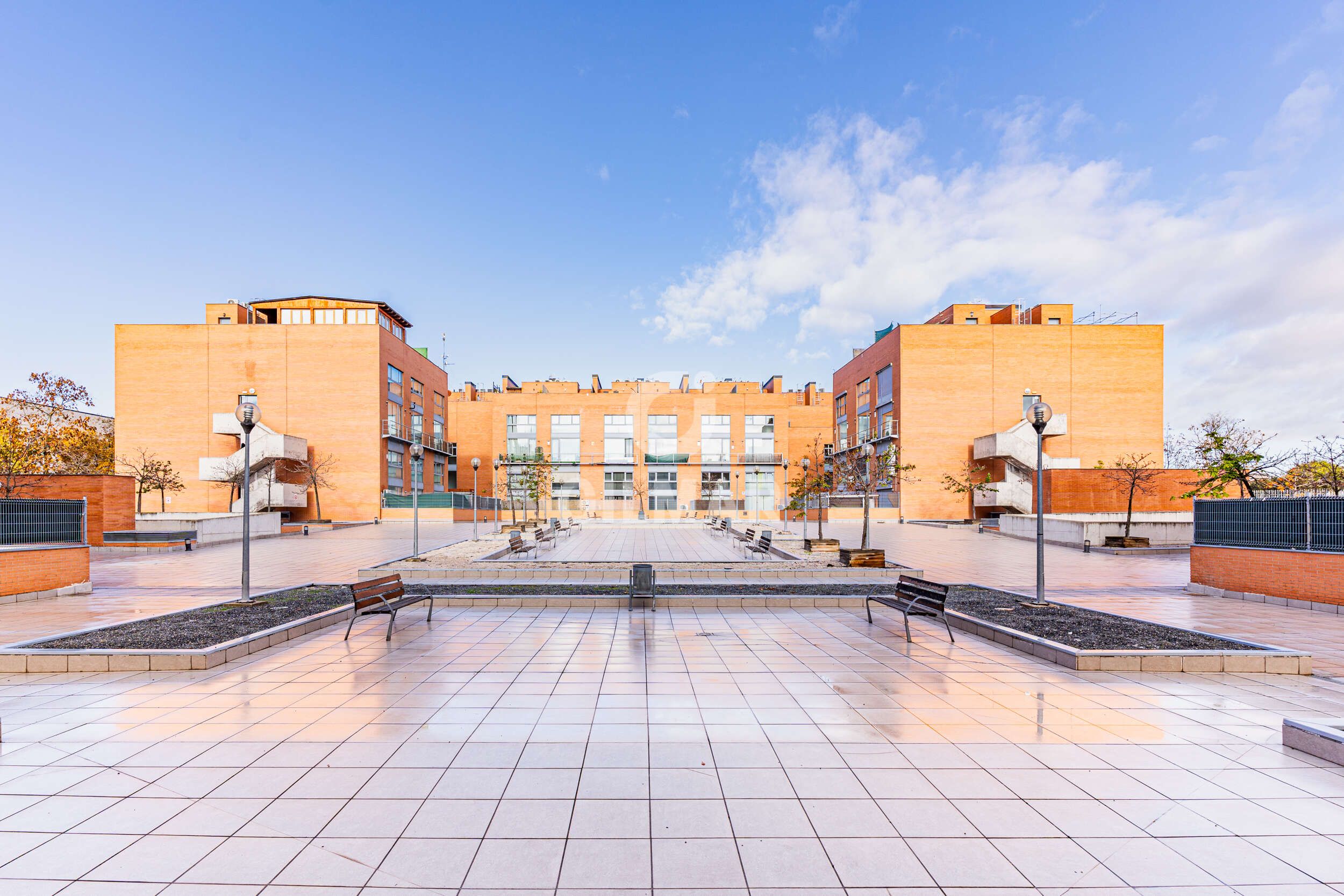 Vista exterior de Dúplex en venda en Alcorcón amb Calefacció, Jardí privat i Traster