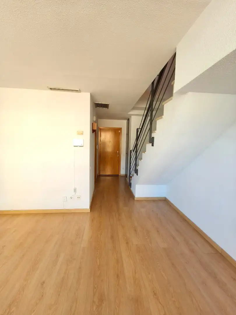 Maisonette zum Verkauf in Barcelona mit Klimaanlage, Heizung und Parkett