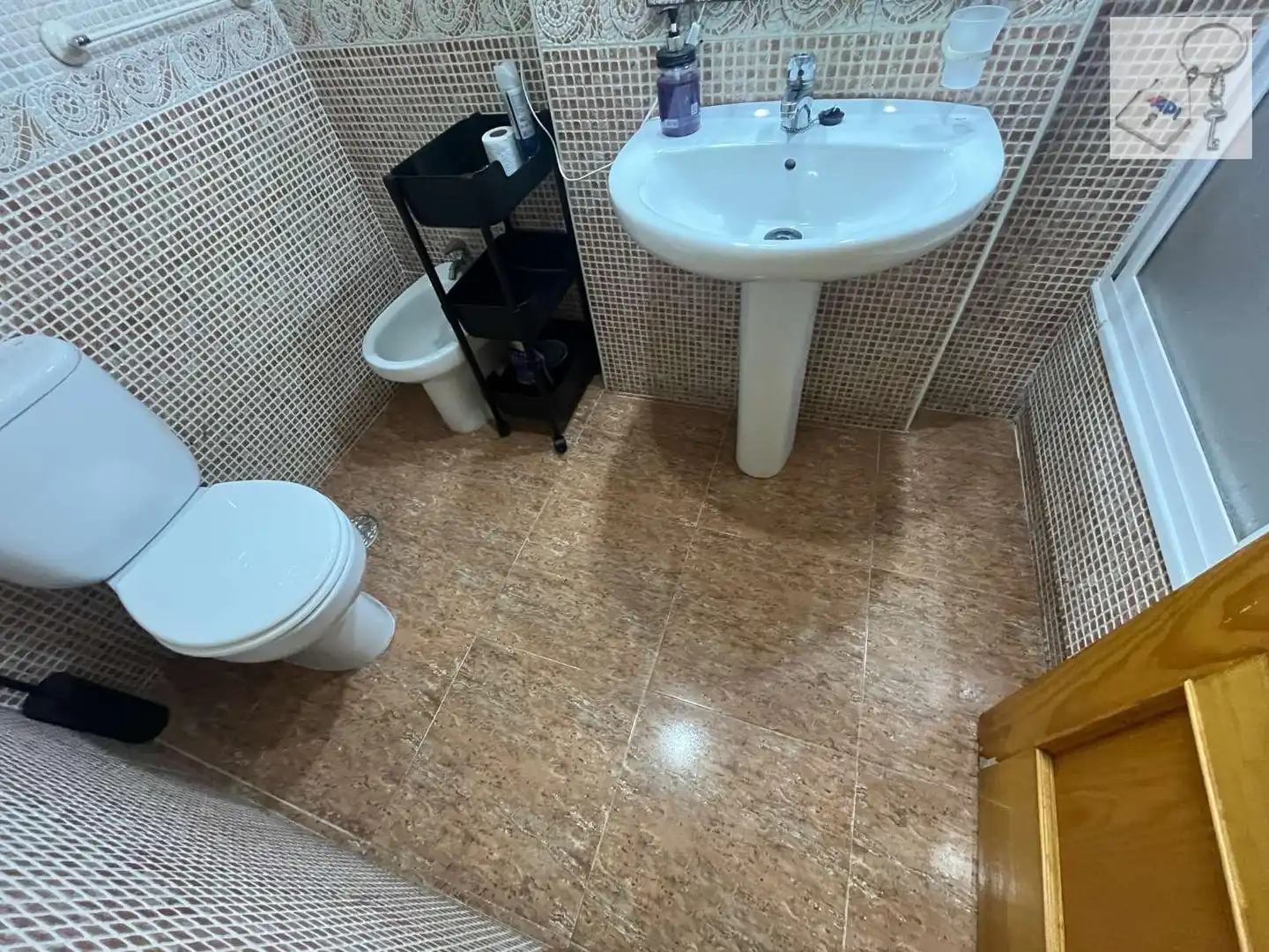 Baño de Apartamento en venta en Torrevieja con Piscina y Amueblado