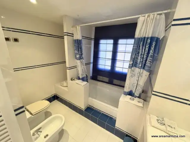 Bathroom of Detached homes for sale in Alboraya  with Air Conditioner, Parquet flooring and Terrace