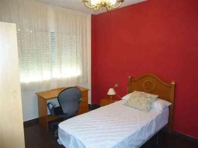 Habitación de Piso de alquiler en Granada con Amueblado y Balcón