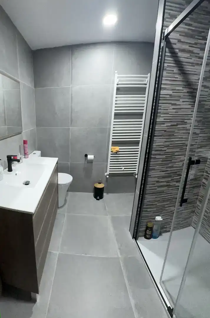 Badezimmer von Wohnung zur Miete in Ourense Capital  mit Balkon