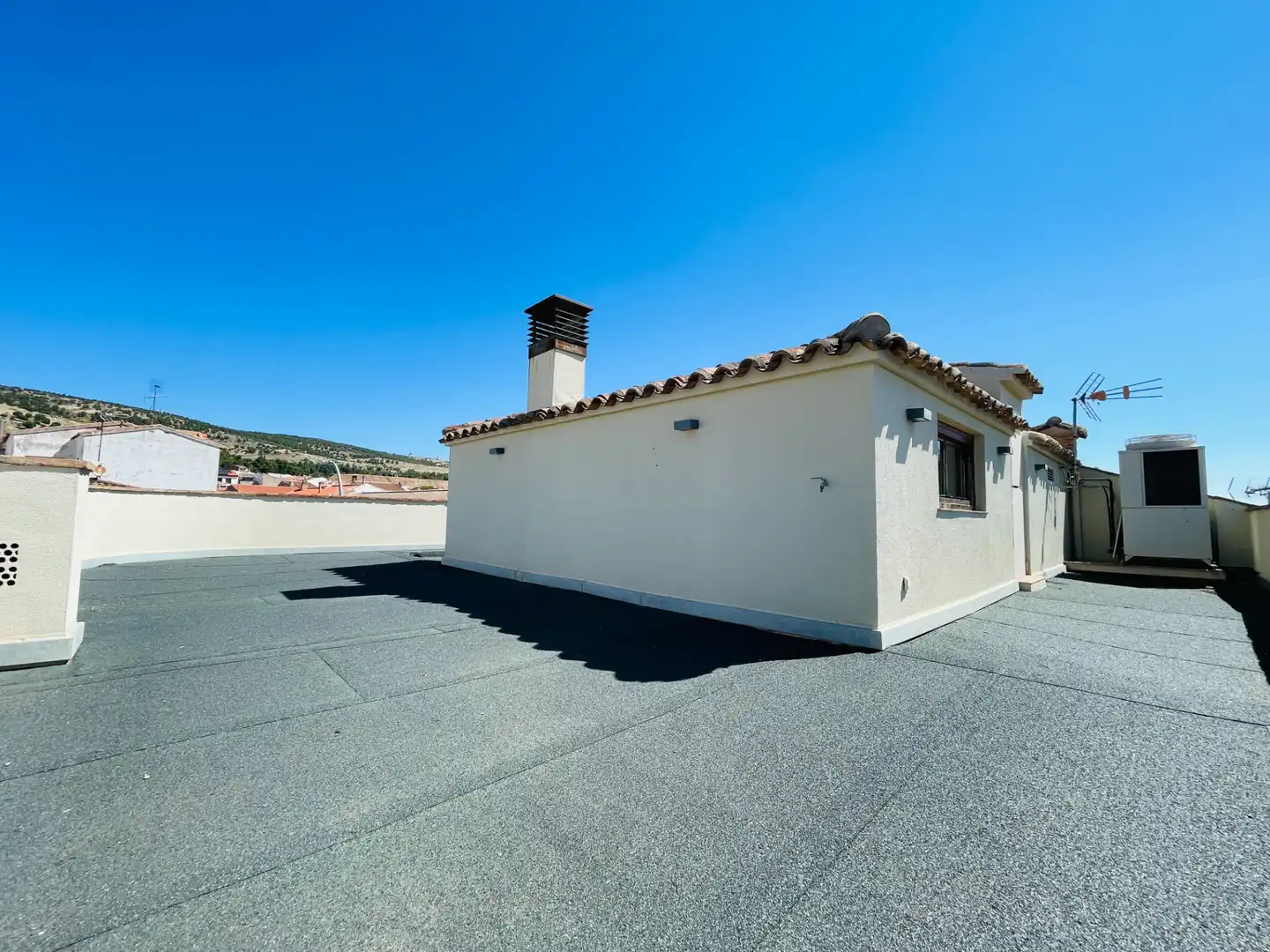 Vista exterior de Casa o chalet en venta en Los Yébenes con Aire acondicionado, Calefacción y Jardín privado