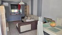 Sala d'estar de Casa adosada en venda en Chiclana de la Frontera amb Jardí privat, Terrassa i Piscina comunitària