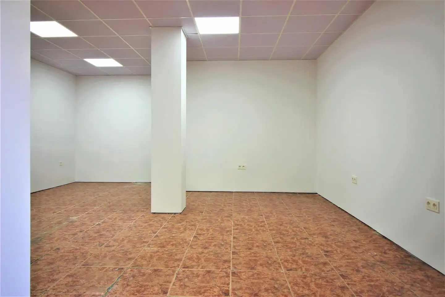 Local de alquiler en Oliveros - Altamira