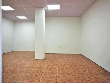 Local comercial de lloguer a Oliveros - Altamira