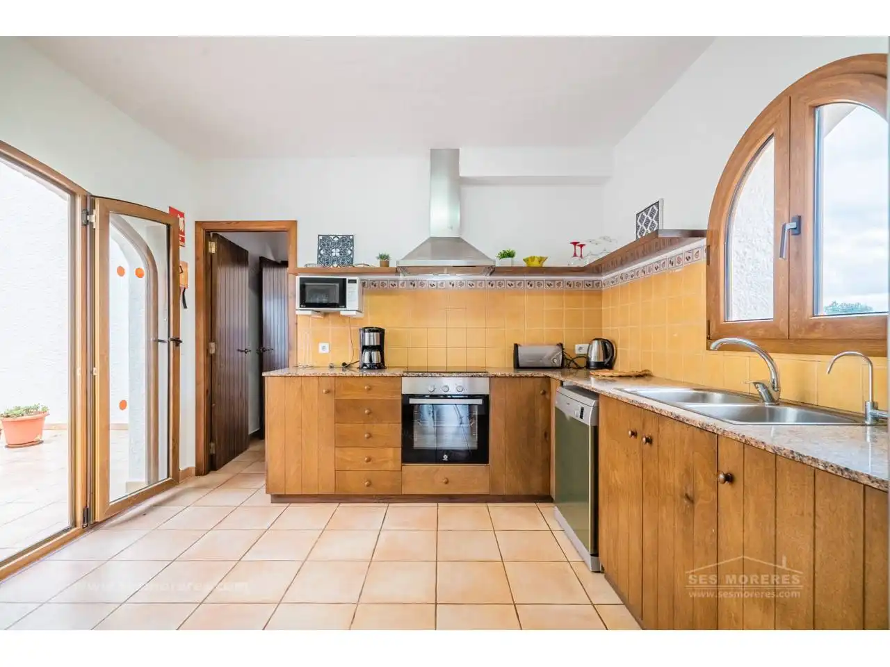 Cocina de Finca rústica en venta en Ferreries con Aire acondicionado, Jardín privado y Terraza
