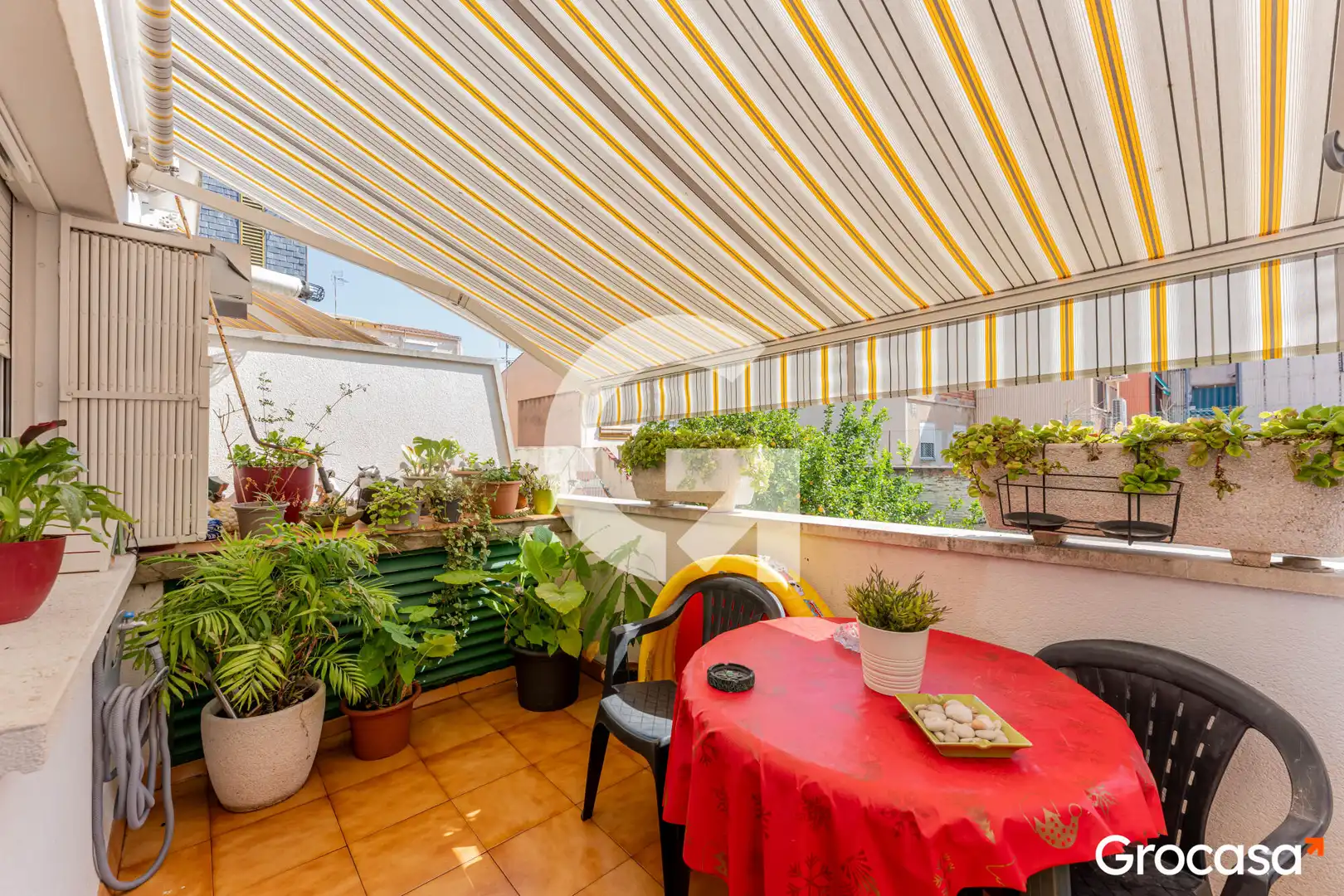 Terrassa de Casa adosada en venda en Cornellà de Llobregat amb Aire condicionat, Calefacció i Terrassa