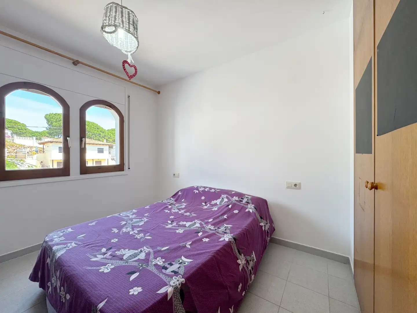 Dormitori de Casa adosada en venda en L'Escala amb Calefacció, Jardí privat i Terrassa