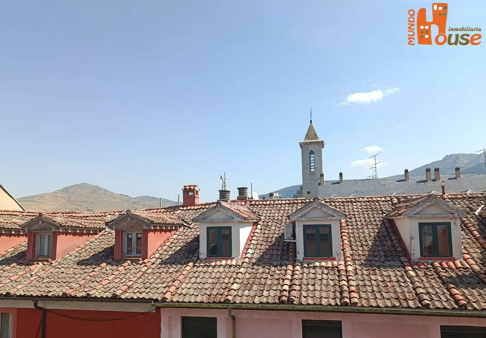 Vista exterior de Casa adosada en venta en Real Sitio de San Ildefonso con Calefacción y Amueblado