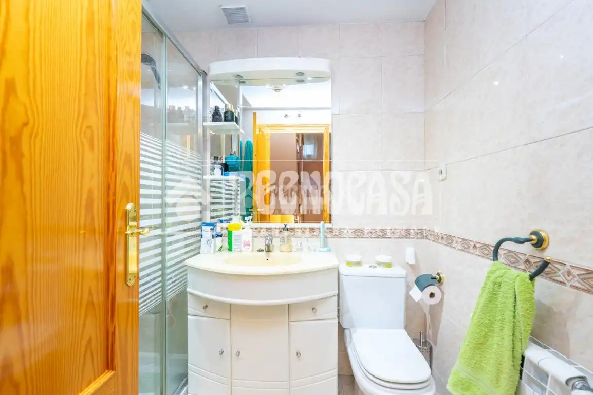 Baño de Casa adosada en venta en Colmenar Viejo con Calefacción, Jardín privado y Terraza