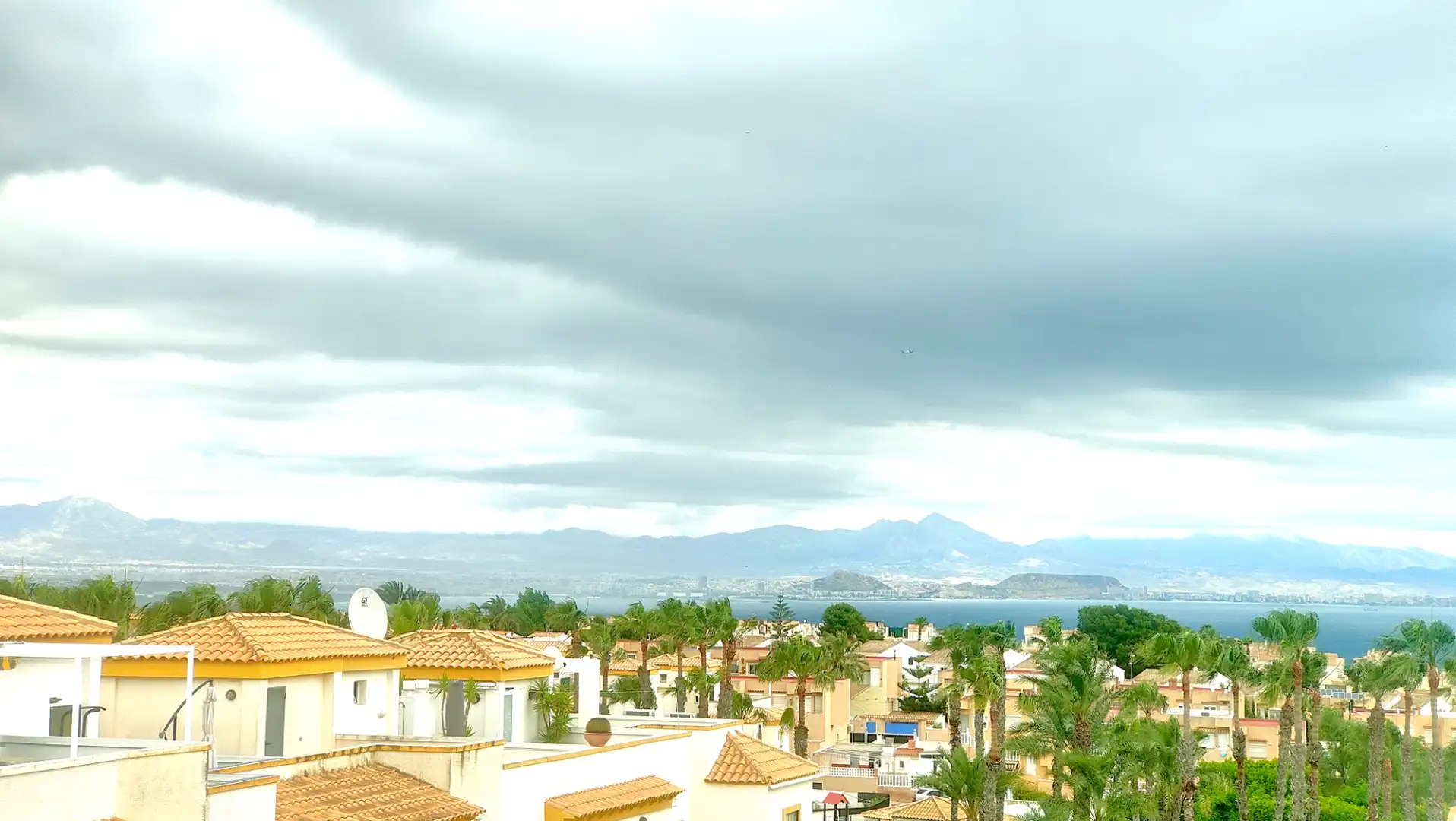 Vista exterior de Casa adosada en venta en Santa Pola con Aire acondicionado, Calefacción y Jardín privado