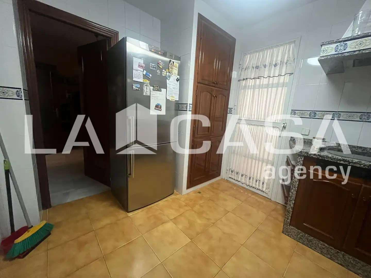 Cocina de Casa adosada en venta en Dos Hermanas con Aire acondicionado, Calefacción y Terraza