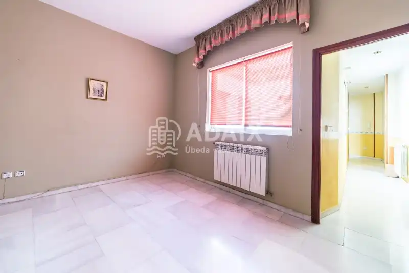 Dormitori de Casa o xalet en venda en Úbeda amb Aire condicionat, Traster i Balcó