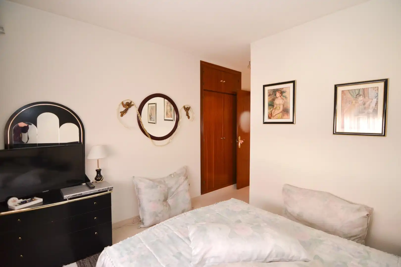 Habitación de Casa adosada en venta en Navalcarnero con Aire acondicionado, Calefacción y Jardín privado