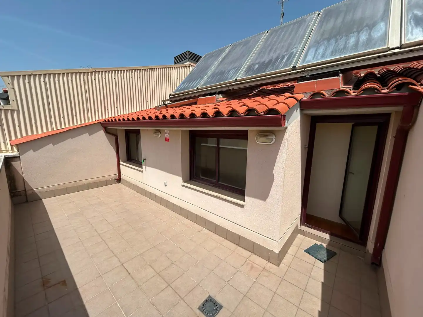 Vista exterior de Àtic en venda en Terrassa amb Calefacció, Parquet i Terrassa