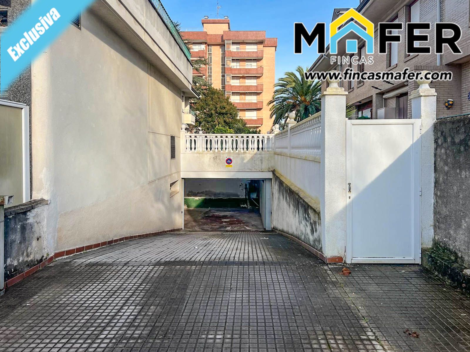 Vista exterior de Garatge en venda en Laredo