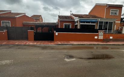 Vista exterior de Casa adosada en venda en Daya Nueva amb Aire condicionat, Calefacció i Jardí privat