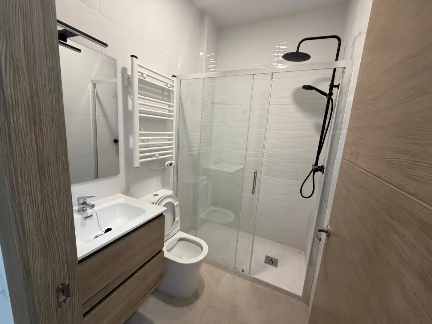 Baño de Piso de alquiler en La Serna