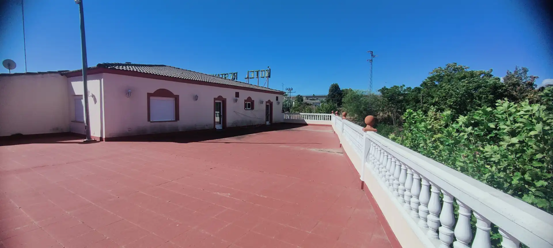 Außenansicht von Gebäude zum Verkauf in Villanueva de la Reina mit Alarm