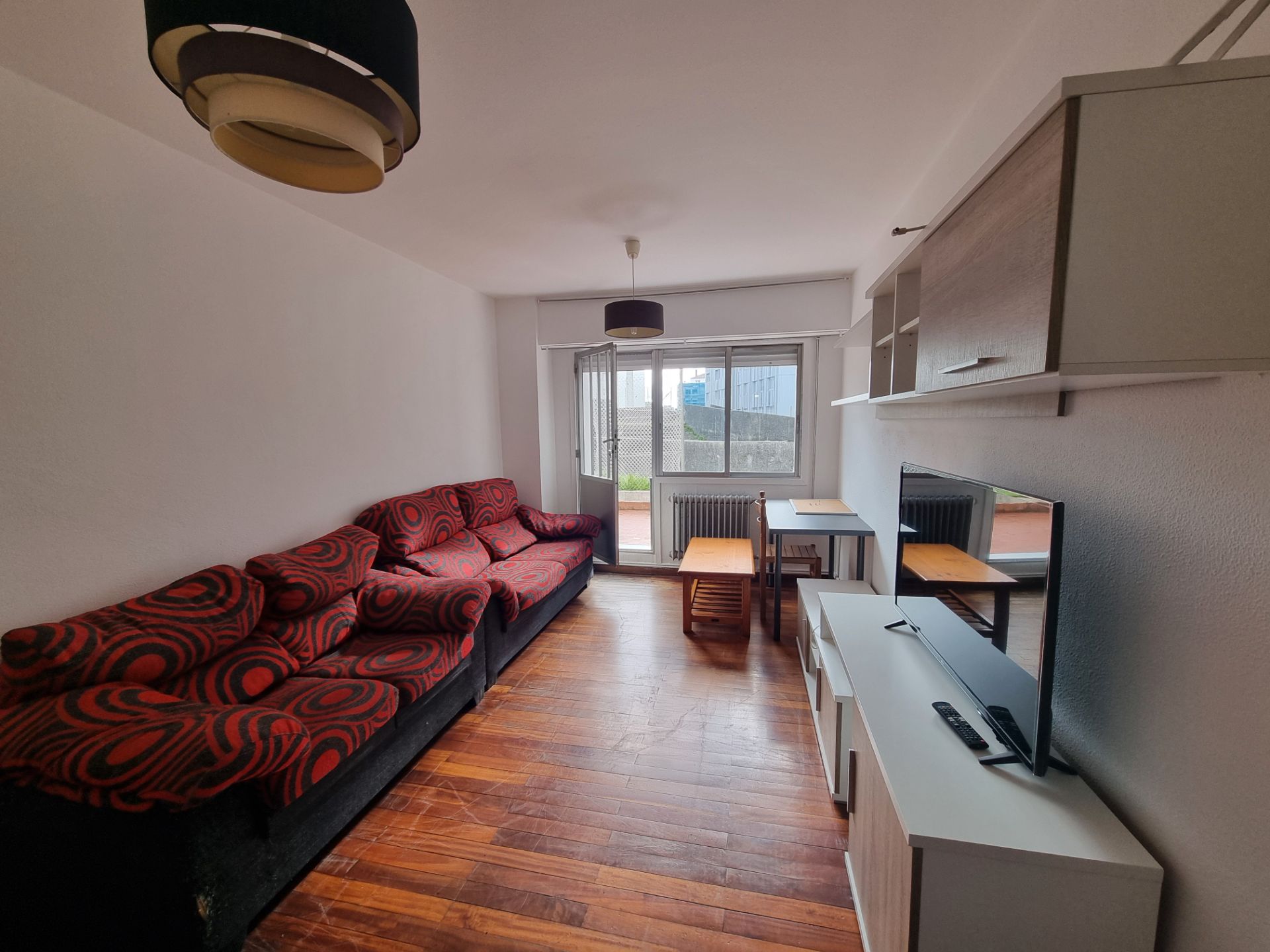 Living room of Flat to rent in Santiago de Compostela   with Heating, Parquet flooring and Terrace
