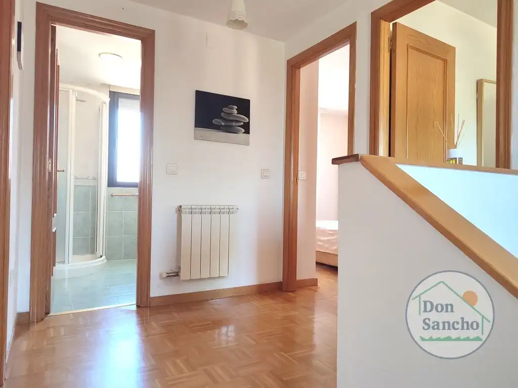 Casa adosada en venta en Viana de Cega con Calefacción, Jardín privado y Terraza