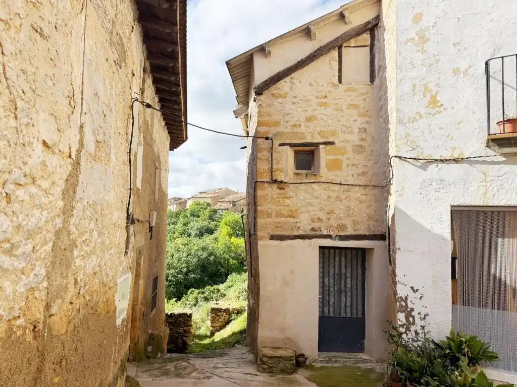 Außenansicht von Haus oder Chalet zum Verkauf in Fórnoles mit Privatgarten und Terrasse