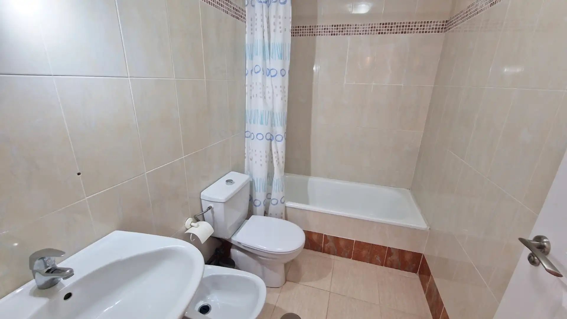 Bany de Apartament en venda en Vélez de Benaudalla amb Aire condicionat, Calefacció i Balcó