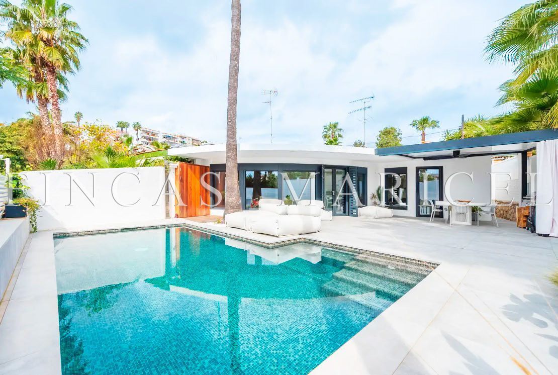 Exterior view of Single-family semi-detached for sale in Sitges  with Air Conditioner, Heating and Terrace