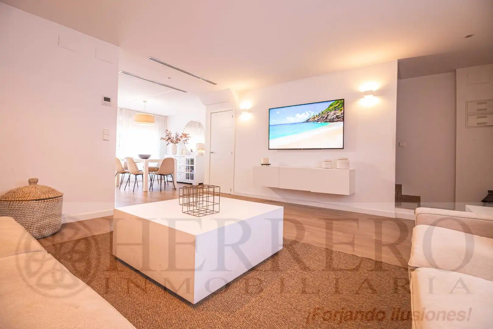 Sala d'estar de Casa adosada en venda en Almoines amb Aire condicionat, Calefacció i Jardí privat
