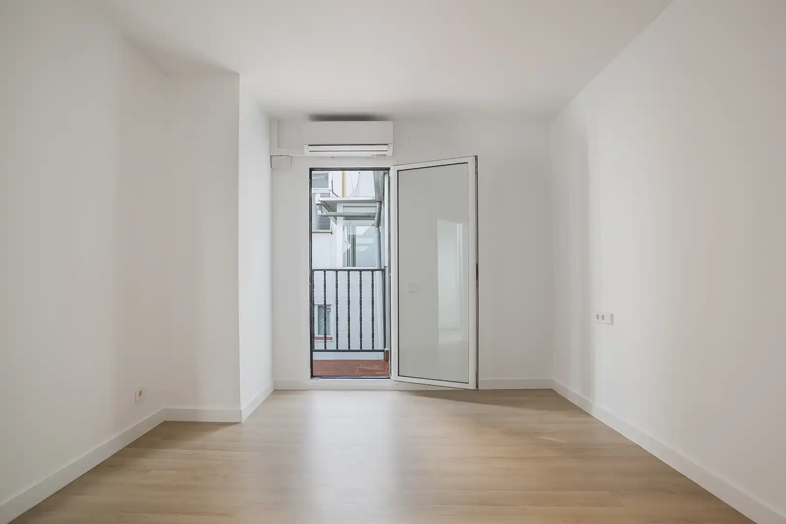 Buildings for sale in Passatge Klein, Provençals del Poblenou