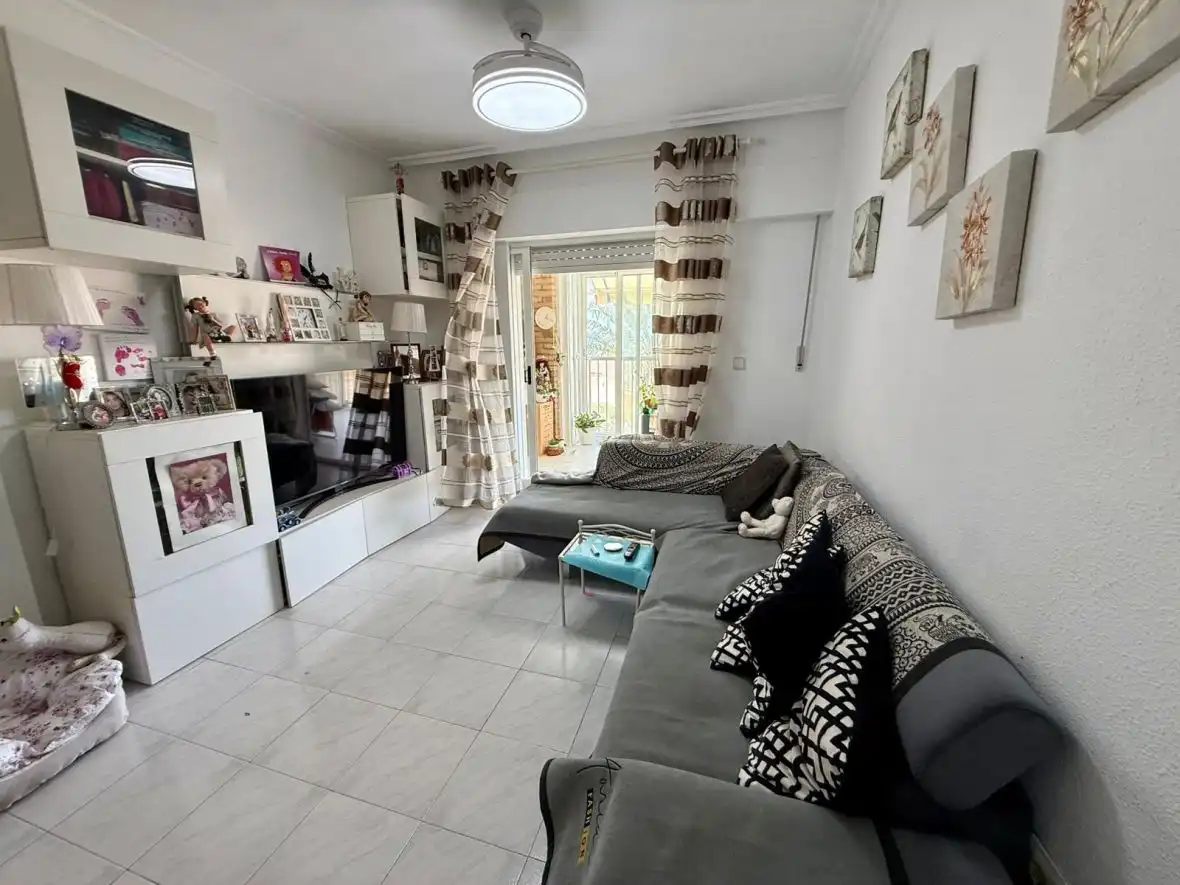Sala de estar de Apartamento en venta en Elche / Elx con Calefacción, Terraza y Piscina