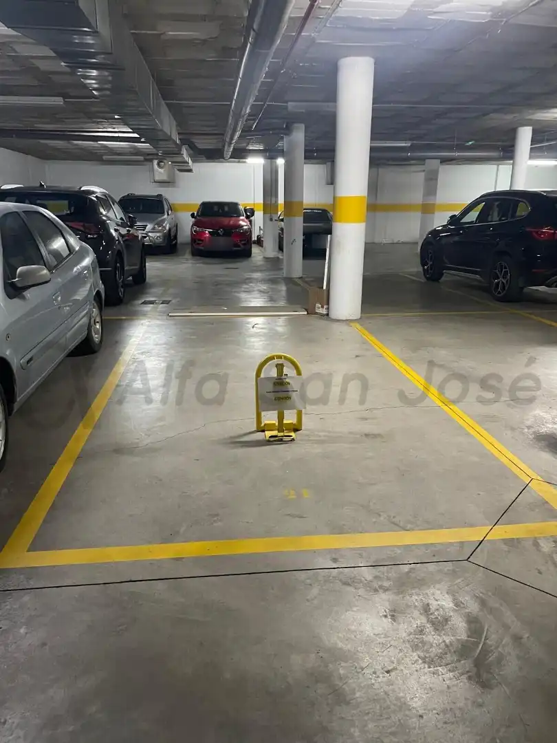 Parking of Garage for rent in La Rinconada