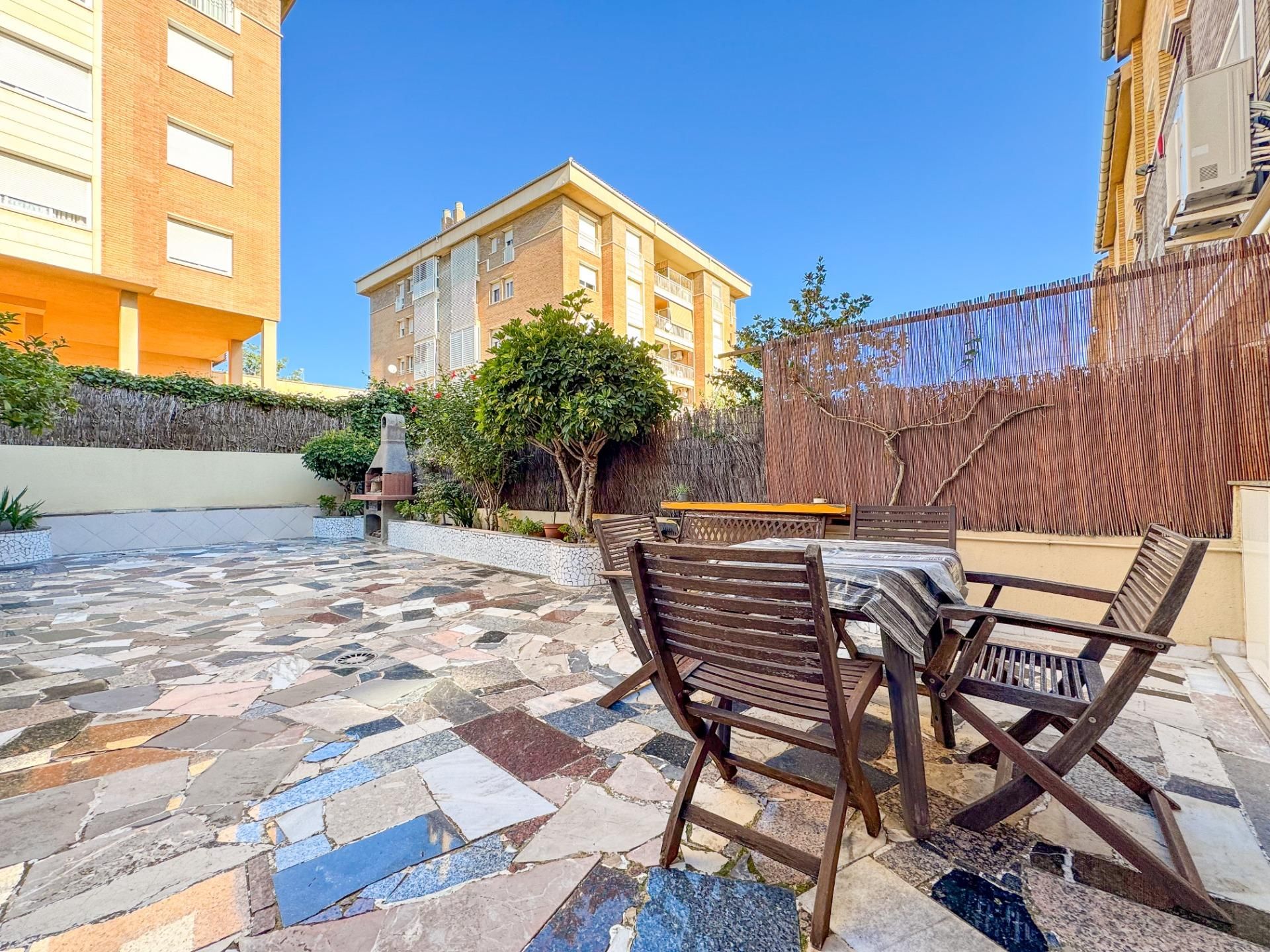 Casa adosada en venda a  LOLA ANGLADA, Torrent Ballester